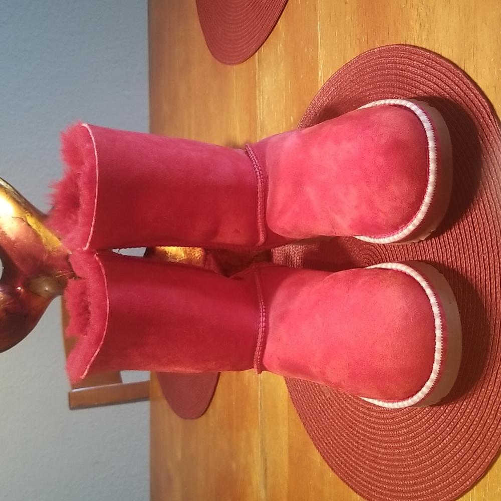 UGG red Bailey boots. Size 8 - Picture 1 of 7
